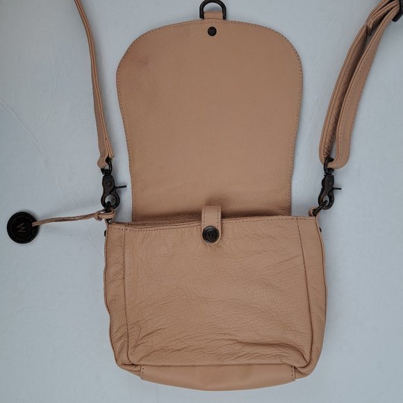 Wanderers Travel Co. THE SALZBURG CROSSBODY Leather Bag in Blush - Picture 7 of 16